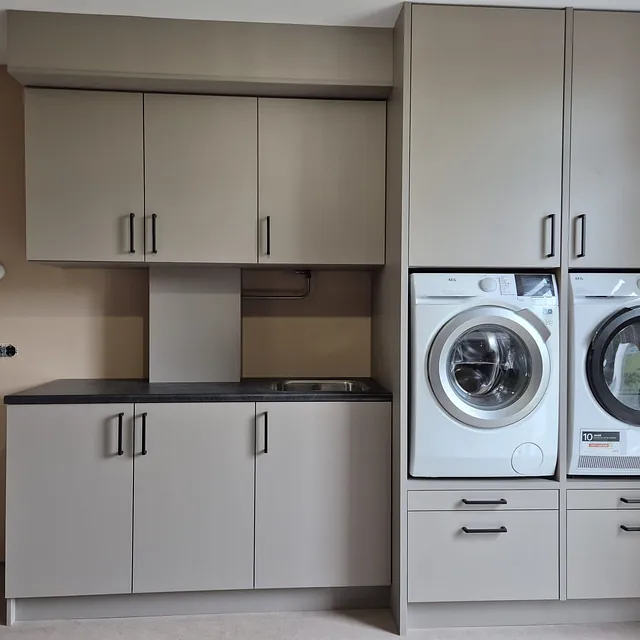 Bijkeuken kast op maat met wasmachine