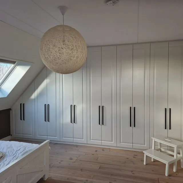 Kast met paneeldeuren op maat