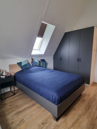 Maatwerk kast onder schuin dak